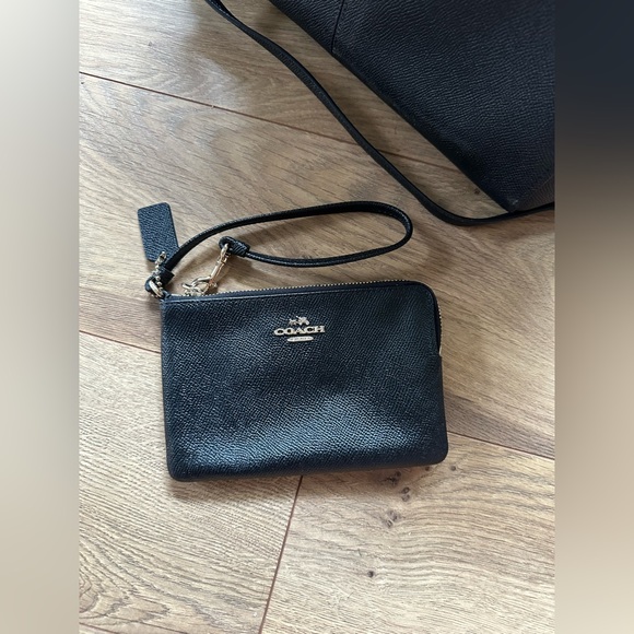 Coach shoulder/crossbody and wristlet - Picture 5 of 5